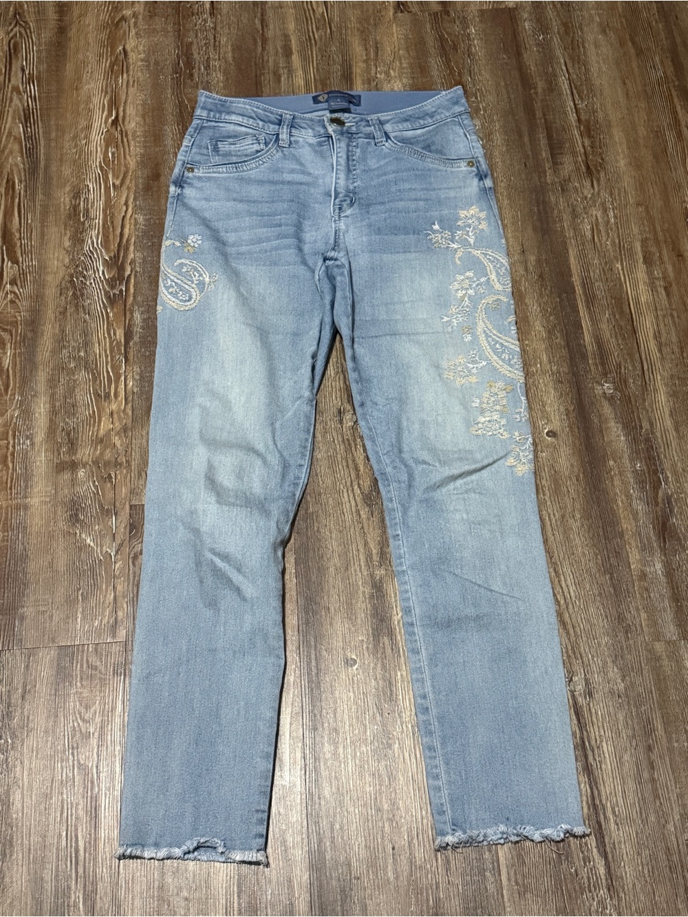 Democracy Ab Solution Jeans Women's 4 Floral Embroidered Frayed Hem Cropped Deni